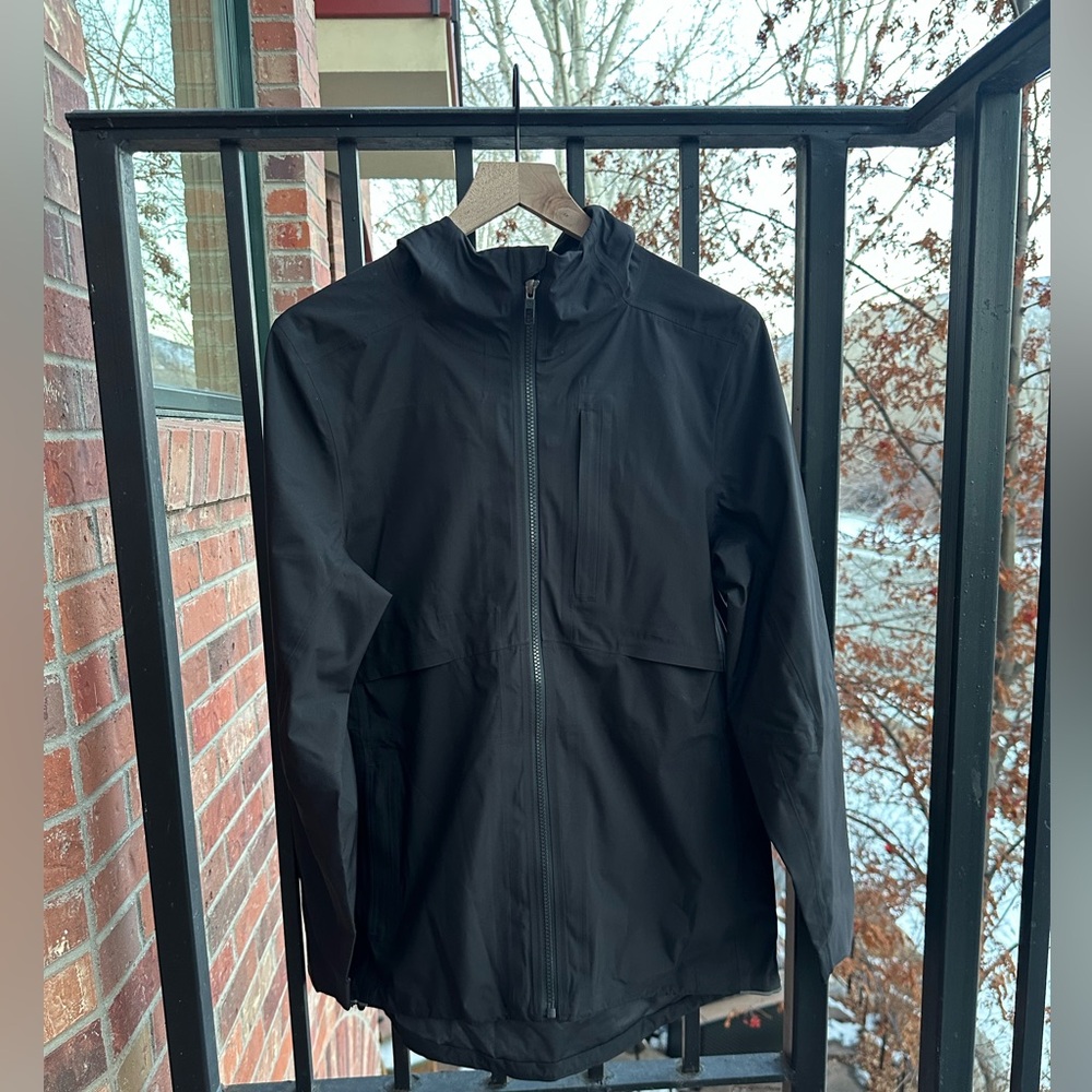 Lululemon Outpour Shell Jacket